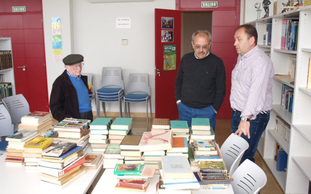 LA BIBLIOTECA DE CASTIL DE CAMPOS RECIBE DE D. RUFINO CORPAS GONZÁLEZ UNA DONACIÓN DE 170 LIBROS