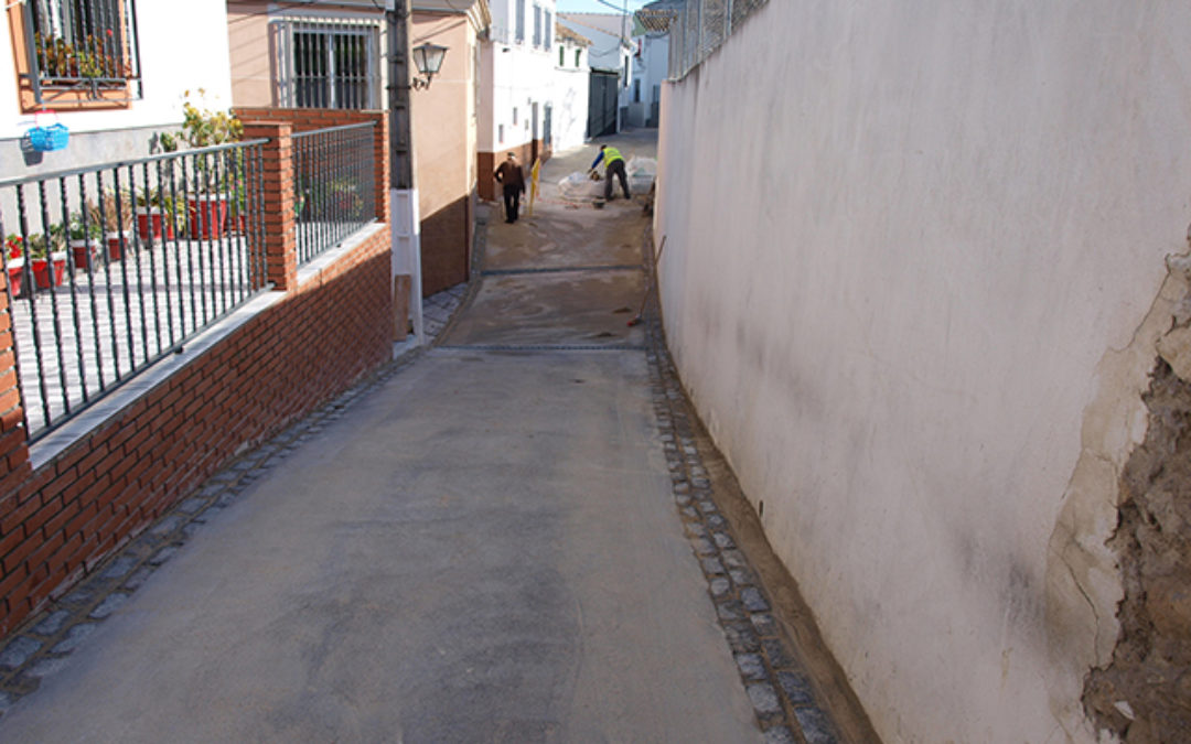 OBRAS DE PAVIMENTACIÓN DE UN TRAMO DE CALLE LORA