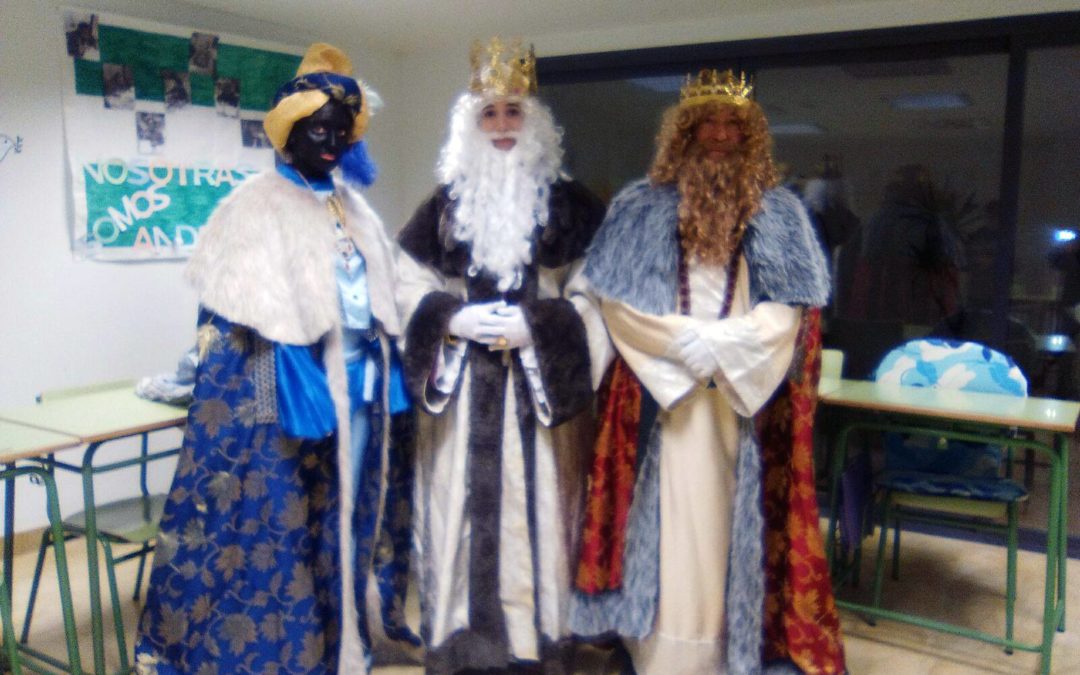 ILUSIÓN Y MAGIA ACOMPAÑAN A LOS REYES MAGOS DE ORIENTE EN CASTIL DE CAMPOS